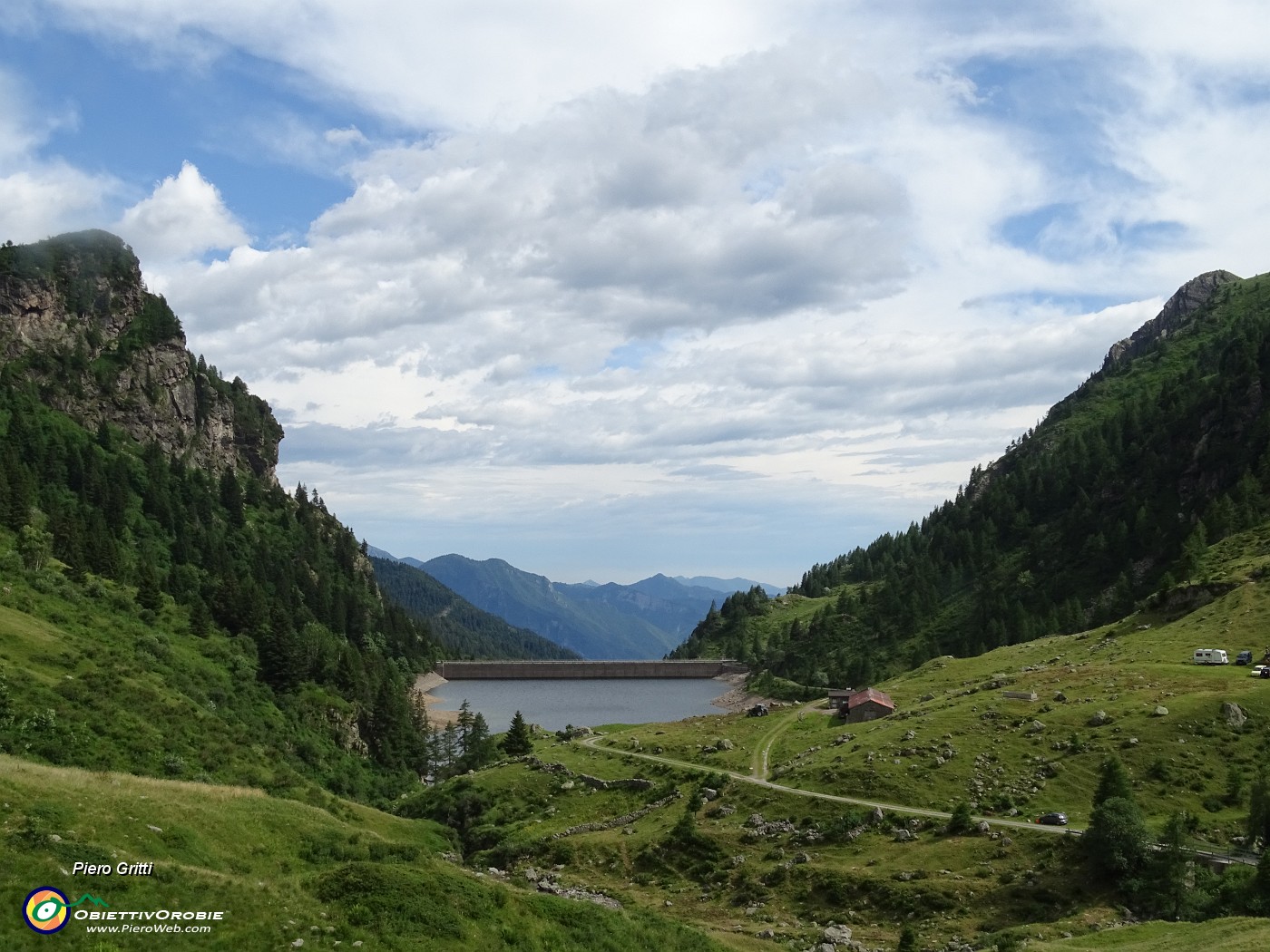 90 Chiuso l'anello del Mincucco risalgo al punto di partenza con vista sul Lago di Valmora (1544 m).JPG